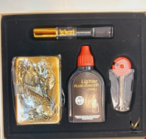 ست فندک بنزینی جعبه دار طرح Zippo ( فندک، بنزین، چوب سیگار، سنگ فندک )